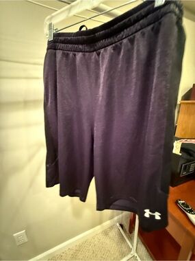 Under Armour Men’s Athletic Shorts in black